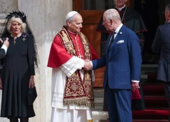 King Charles Becomes First British Monarch in Nearly 500 Years to Pray With a Pope
