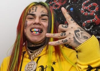 6ix9ine Warns Upcoming Artists About Record Label Deals