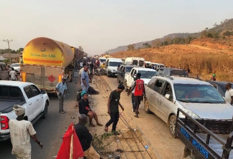 Gridlock Traps Holiday Travellers on Lokoja–Abuja Highway