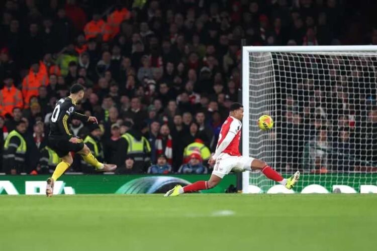 EPL: Carrick Leads Man United To Hard-Fought 3-2 Win Over Arsenal