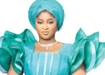 Nigerian Actress, Etinosa Sends Out Words Of Advise To People Living Far Away From Their Parents