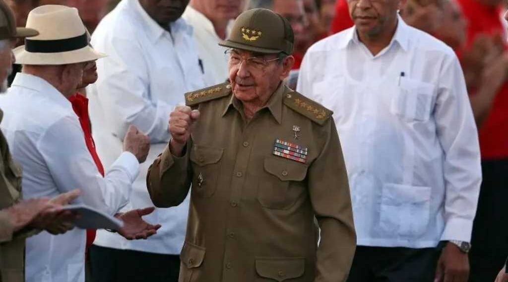 Former-President-Raul -Castro-(middle)