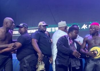 Carter Efe Defeats Portable In Celebrity Boxing Fight, Wins N50m Prize